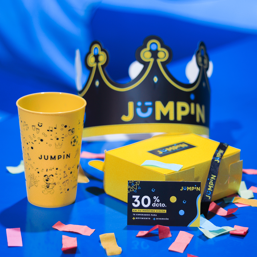 caja con snack dulce y salado + bebestibles y pulsera de regalo para todos tus invitados