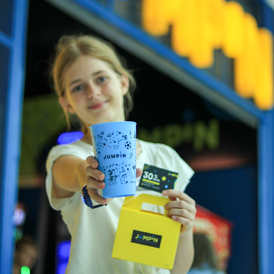 vaso edición limitada Jumpin y tarjeta de descuento para tu próxima visita para todos tus invitados